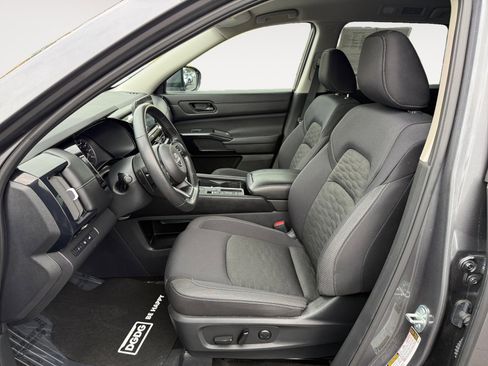 Used 2025 Nissan Pathfinder SV FWD image 10