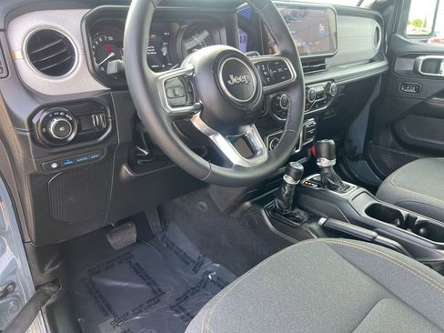 Used 2025 Jeep Wrangler Unlimited Sahara AWD/4WD image 24