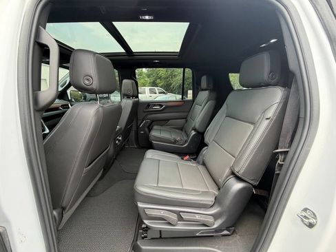 Used 2025 GMC Yukon XL Denali w/ Sun & Power Step Package AWD/4WD image 4