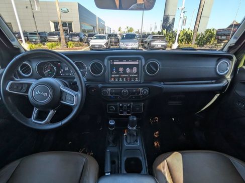 Used 2022 Jeep Wrangler Unlimited Sahara AWD/4WD image 27