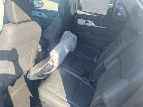 New 2025 Ford Explorer Active w/ Active Comfort Package image 11