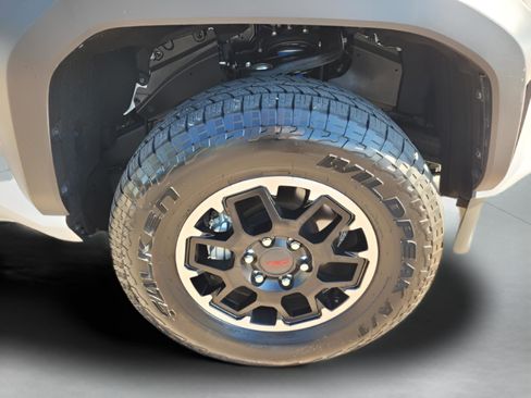 Certified 2025 Toyota Tacoma TRD Off-Road image 36