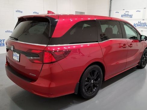 Used 2023 Honda Odyssey Sport image 3