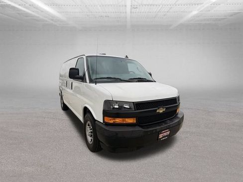 Used 2021 Chevrolet Express 2500 RWD image 3