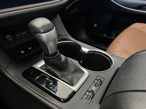 Used 2019 Toyota Highlander Limited FWD image 17