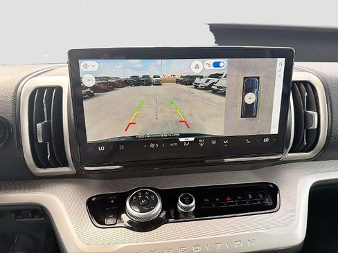 Certified 2025 Ford Expedition Active AWD/4WD image 15