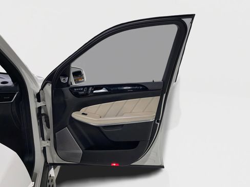 Used 2016 Mercedes-Benz GL 63 AMG 4MATIC w/ Accessory Chrome Package image 33