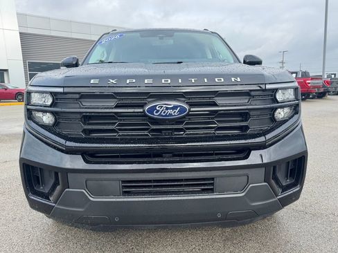 New 2026 Ford Expedition Active RWD image 9