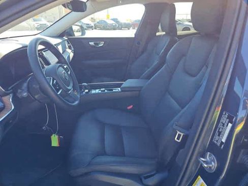 Used 2025 Volvo V60 B5 Cross Country Plus image 5