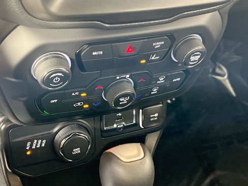Used 2022 Jeep Renegade Limited w/ Sun, Sound & Wheels Group AWD/4WD image 16