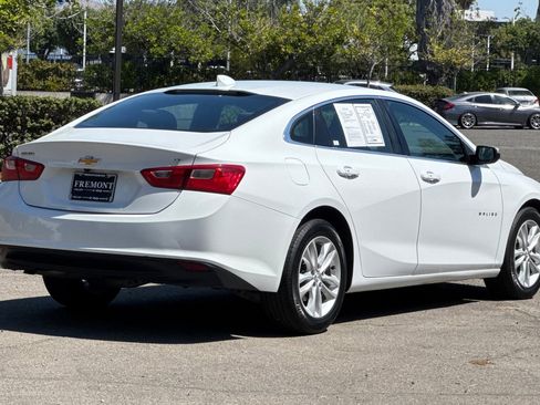 Used 2018 Chevrolet Malibu LT image 3
