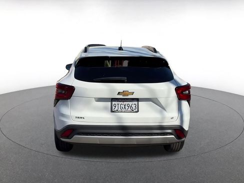 Used 2025 Chevrolet Trax LT w/ LT Convenience Package image 12