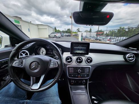 Used 2015 Mercedes-Benz CLA 250 image 17