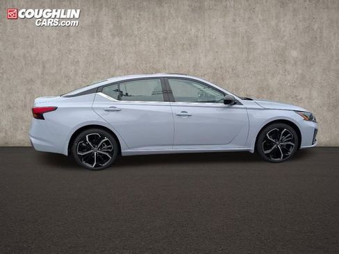 New 2025 Nissan Altima 2.5 SR w/ SR Premium Package image 9