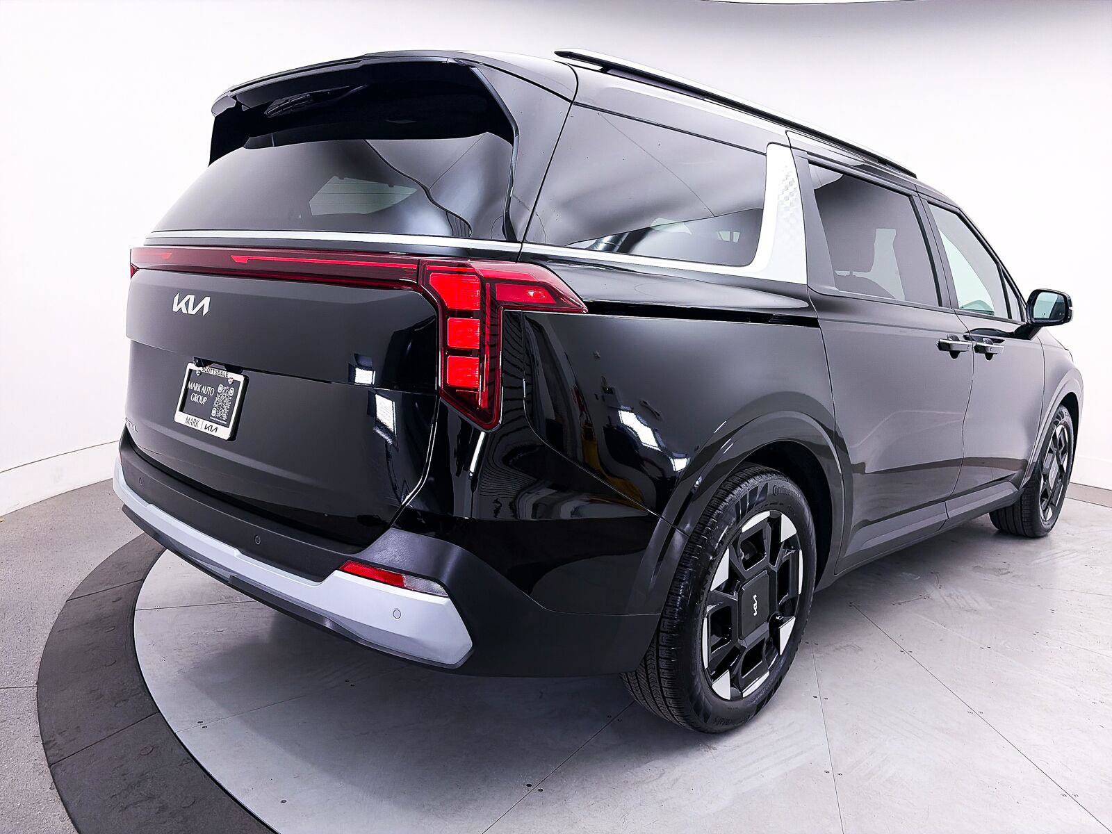 Used 2026 Kia Carnival EX FWD image 15