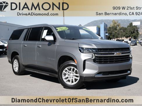 Used 2024 Chevrolet Suburban LT image 1