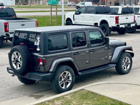 Used 2018 Jeep Wrangler Unlimited Sahara AWD/4WD image 6