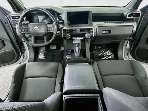 Used 2025 Toyota Tacoma SR5 AWD/4WD image 18