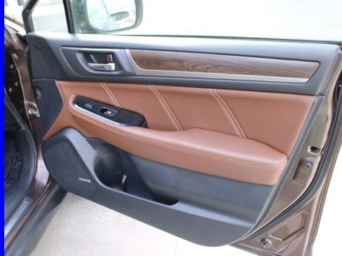 Used 2019 Subaru Outback 3.6R Touring AWD/4WD image 19