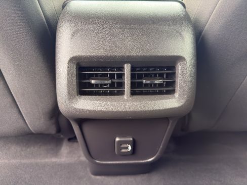 Used 2020 Chevrolet Equinox LT image 30