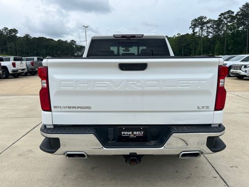 Used 2021 Chevrolet Silverado 1500 LTZ w/ Technology Package AWD/4WD image 6