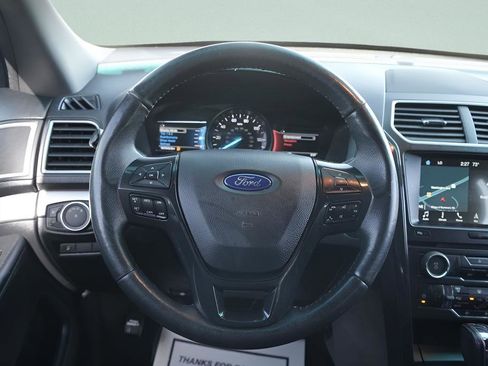 Used 2017 Ford Explorer XLT w/ Equipment Group 202A AWD/4WD image 18