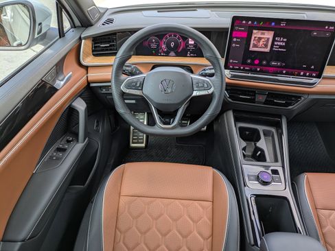 New 2026 Volkswagen Tiguan SEL R-Line image 17