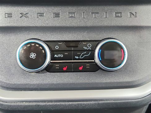Used 2025 Ford Expedition Platinum w/ Driver's Package AWD/4WD image 43