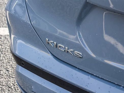 Used 2024 Nissan Kicks SV image 9