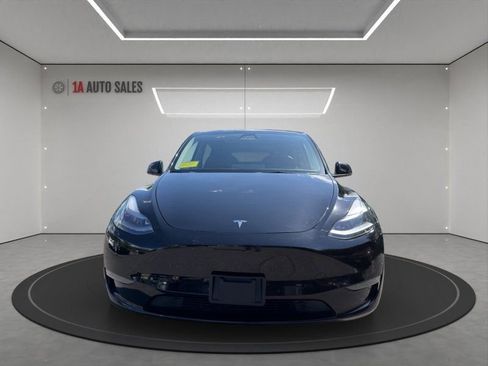 Used 2024 Tesla Model Y Long Range AWD/4WD image 8