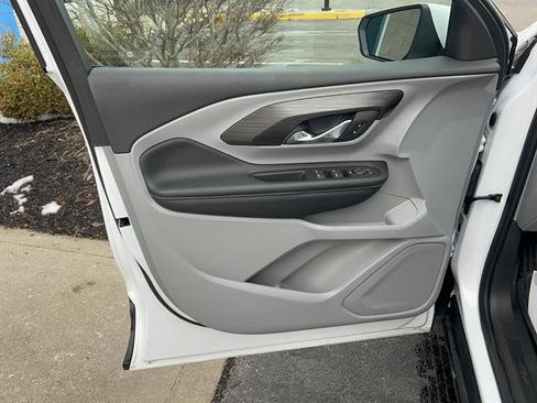 Used 2024 GMC Terrain SLE w/ Driver Convenience Package image 12