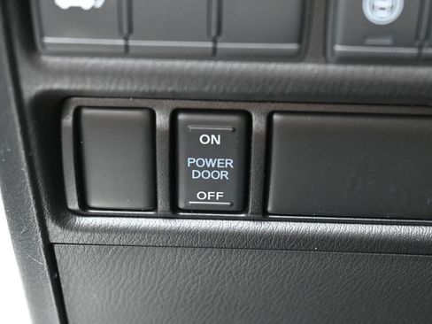 Used 2021 Nissan Armada SL w/ Captain's Chairs Package AWD/4WD image 17