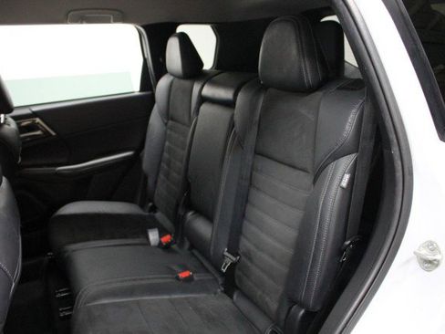 Used 2022 Mitsubishi Outlander SE image 29