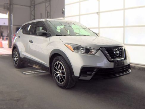 Used 2020 Nissan Kicks S FWD image 4
