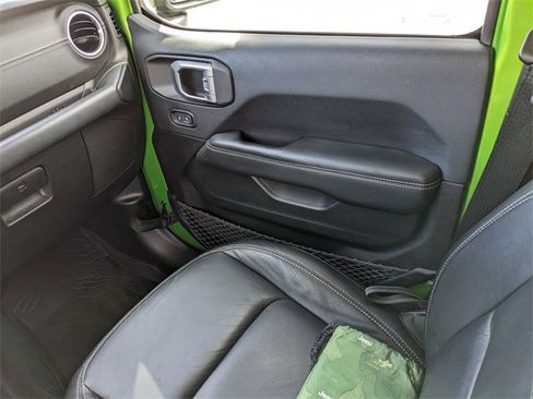 Used 2019 Jeep Wrangler Unlimited Sahara image 18