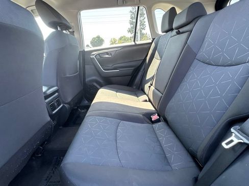 Used 2024 Toyota RAV4 XLE FWD image 33