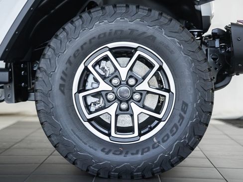 New 2025 Jeep Wrangler Unlimited Rubicon w/ Steel Bumper Group image 16