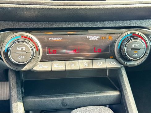 Used 2019 Kia Forte LXS FWD image 17