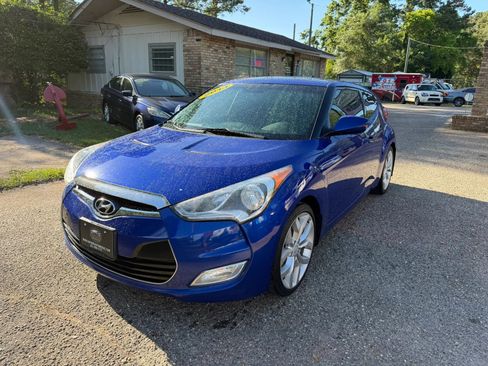 Used 2013 Hyundai Veloster w/ Style Pkg image 1