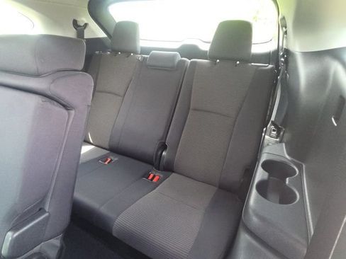Used 2021 Toyota Highlander L FWD image 15