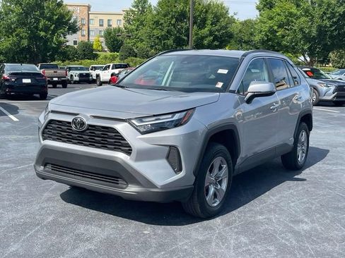 Used 2025 Toyota RAV4 XLE AWD/4WD image 7