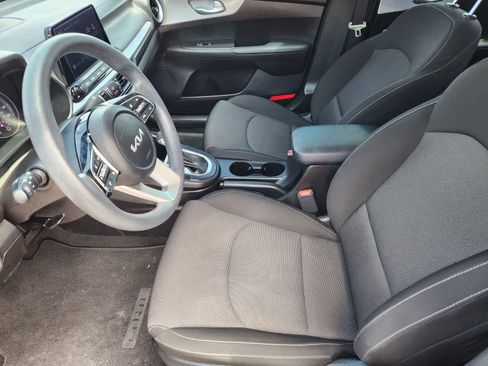 Used 2023 Kia Forte LXS w/ LXS Technology Package FWD image 11