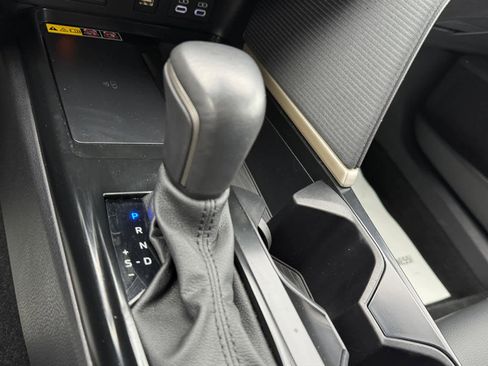 Used 2025 Toyota Camry SE image 6