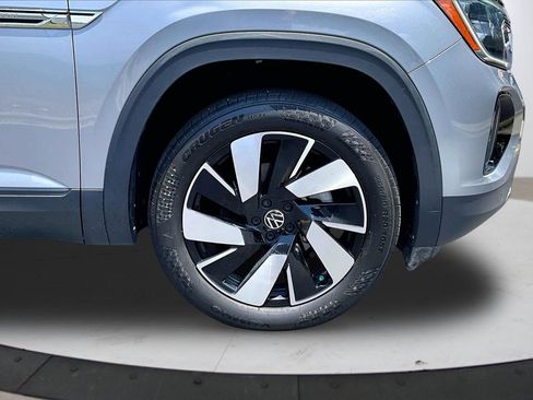 Used 2024 Volkswagen Atlas Cross Sport SE AWD/4WD image 32