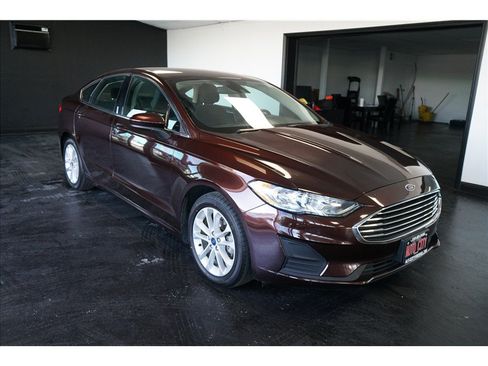 Used 2019 Ford Fusion SE FWD image 9