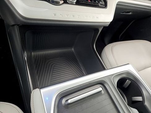 Certified 2025 Ford Expedition Active image 28