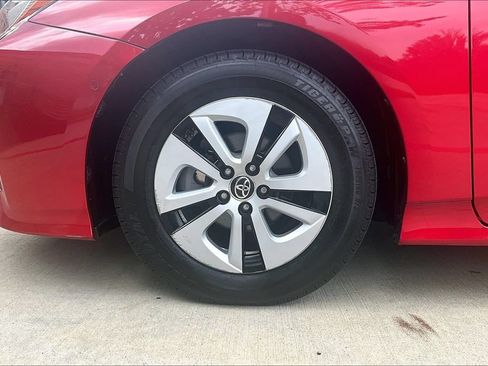 Used 2017 Toyota Prius Four FWD image 11