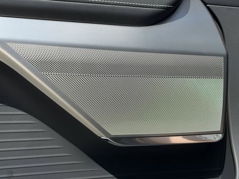 New 2027 Cadillac Vistiq Platinum w/ LPO, Floor Liner Package AWD/4WD image 12