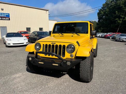 Used 2015 Jeep Wrangler Unlimited Sahara w/ Connectivity Group AWD/4WD image 2