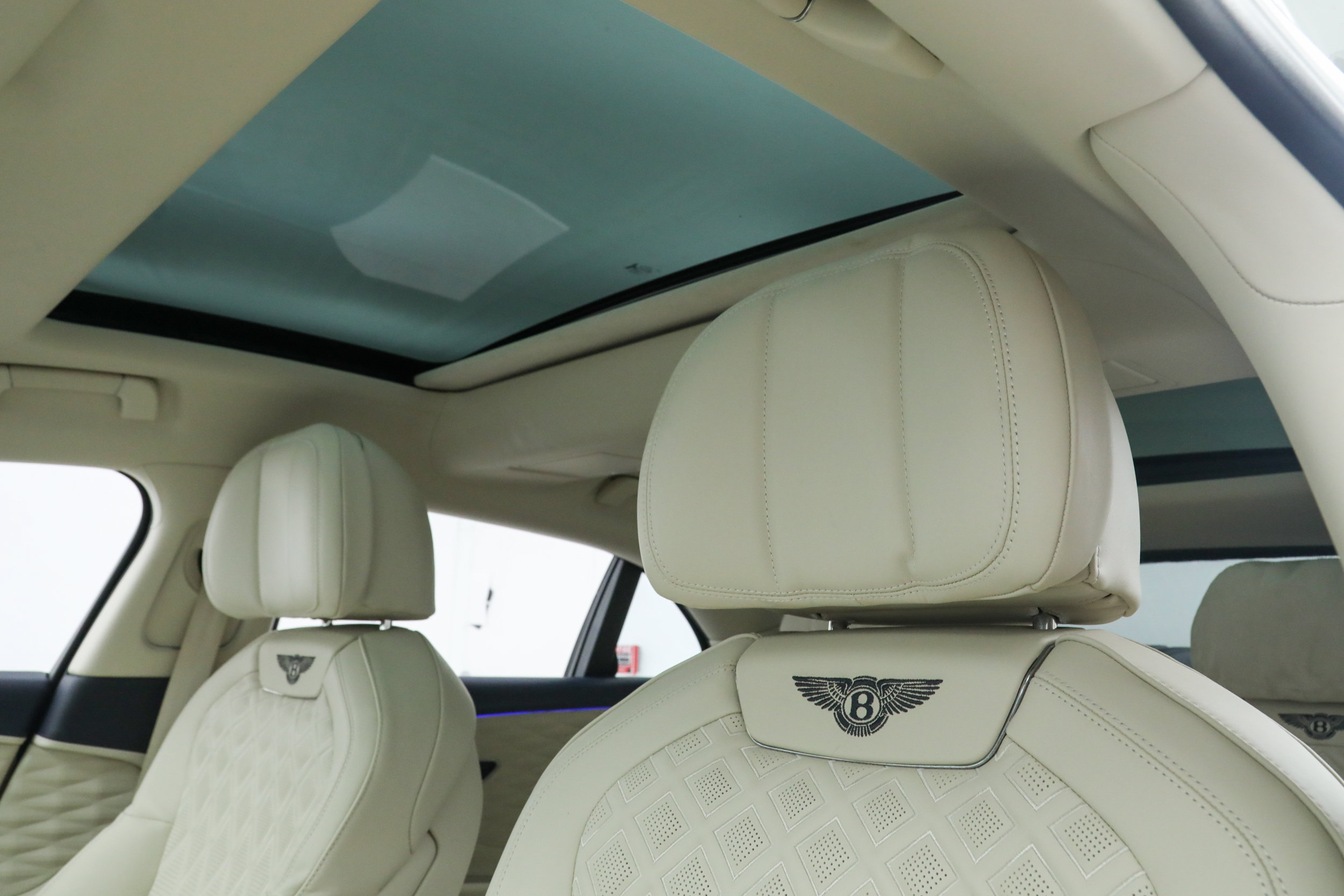 Used 2022 Bentley Flying Spur Plug-In Hybrid AWD/4WD image 25